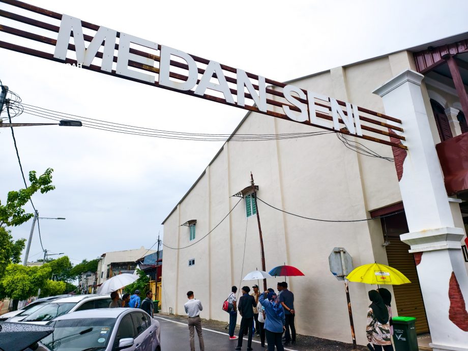 （大北马）“消失”的前首相敦马哈迪肖像壁画即将重现在亚罗士打艺术广场。