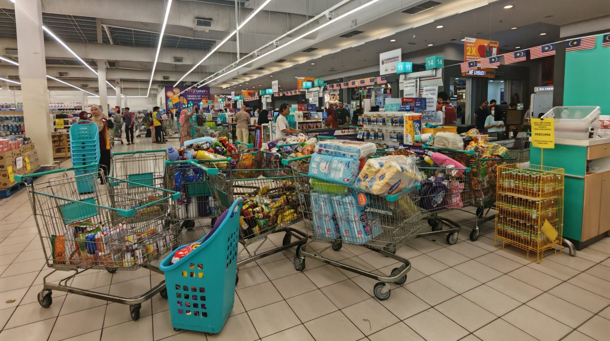 (大北马)主文/MyKasih系统当机,亚罗士打区内多个超市和迷你超市今天无法使用爱心援助金付款。