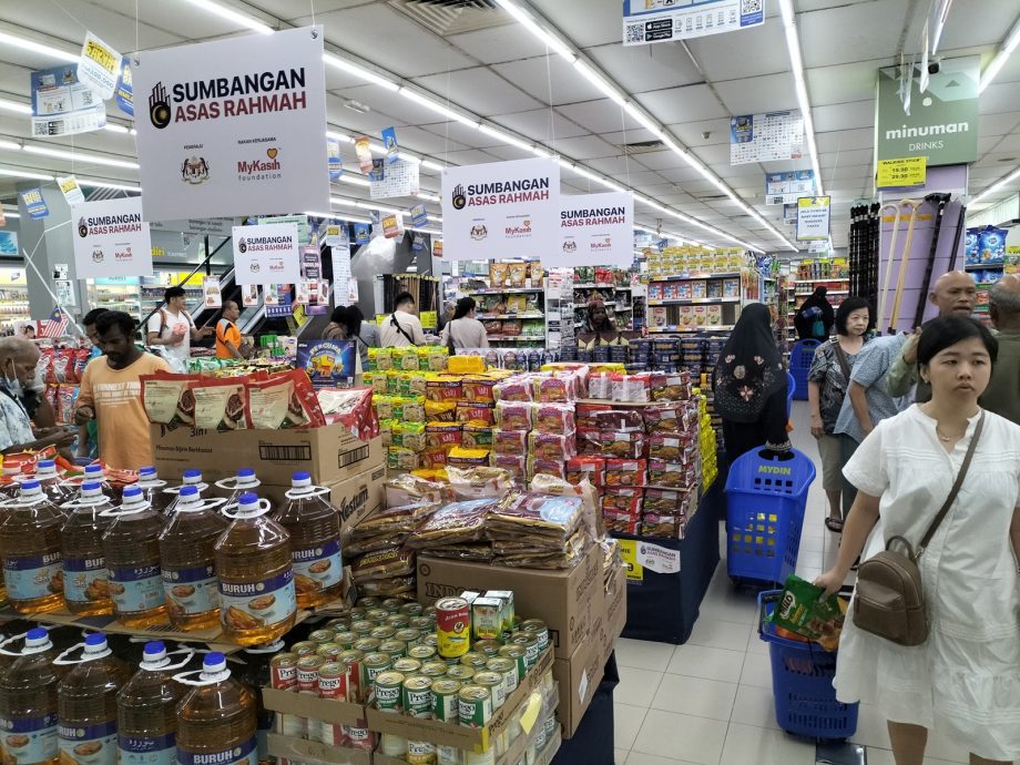 （大北马）人民喜领100令吉 蜂拥购物却遇系统故障 