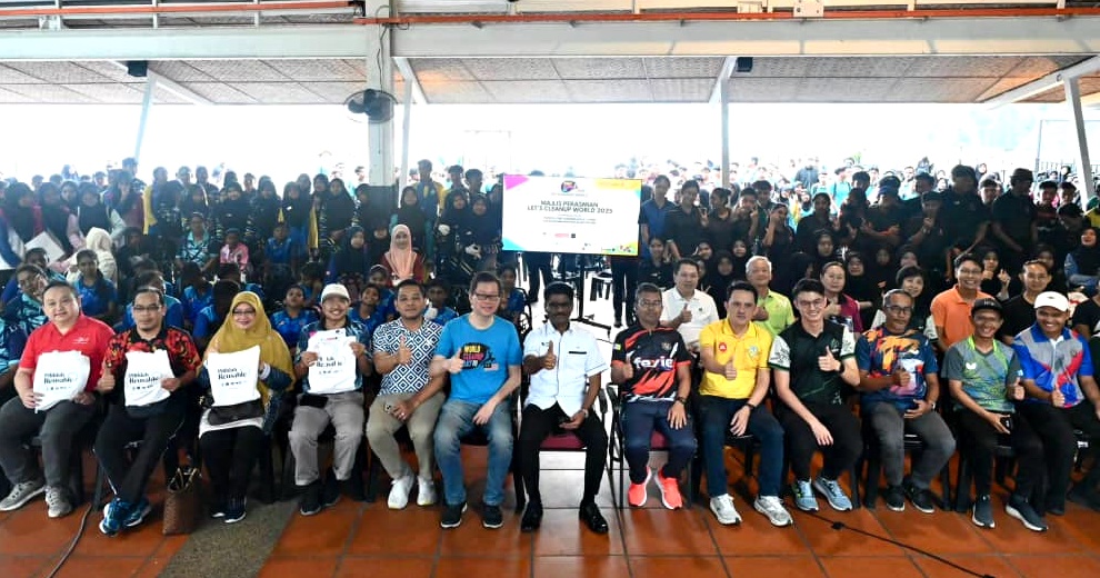 近万师生参与“世界清洁日”  45分钟捡2911公斤垃圾