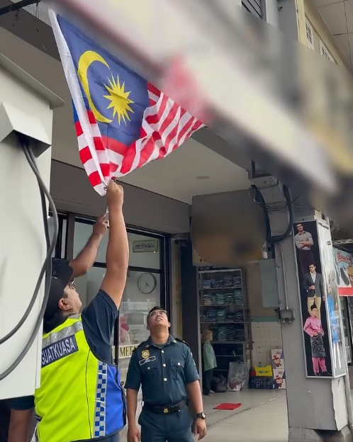 (大北马)助换损坏国旗调整被吹翻国旗,市政厅“我的国家”行动获好评