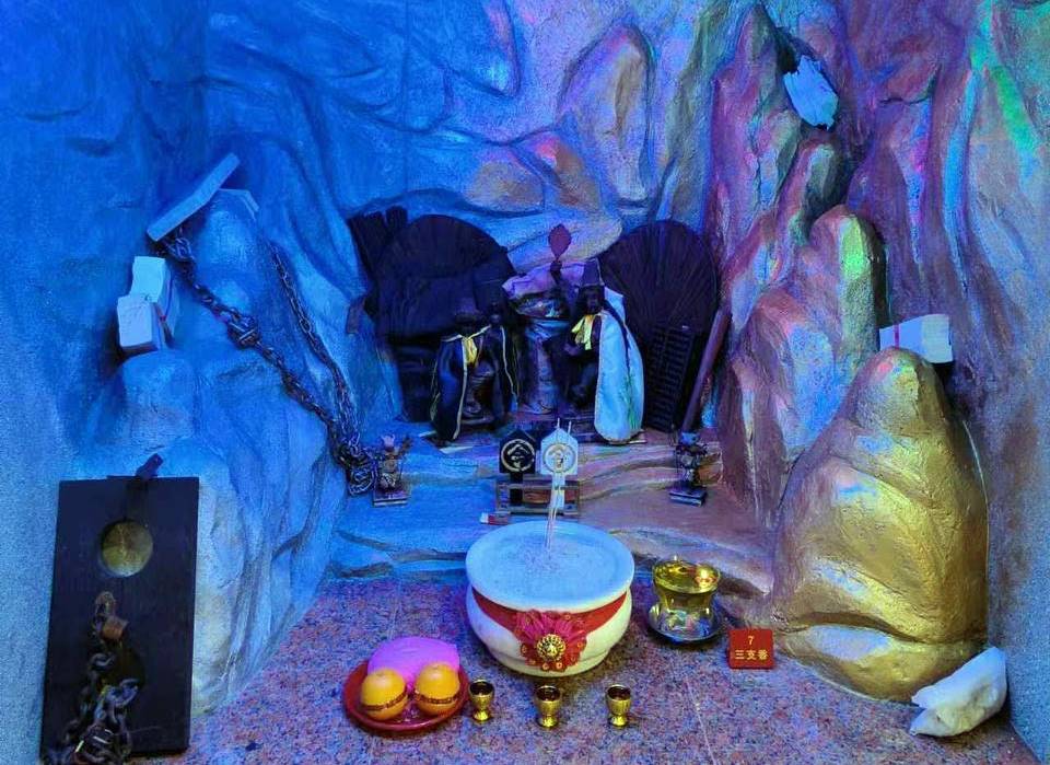 （大北马）北海新芭底东海宫凌晨小火灾，烧毁大二爷伯及牛马将军金身。