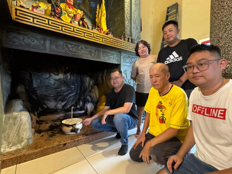 （大北马）北海新芭底东海宫凌晨小火灾，烧毁大二爷伯及牛马将军金身。