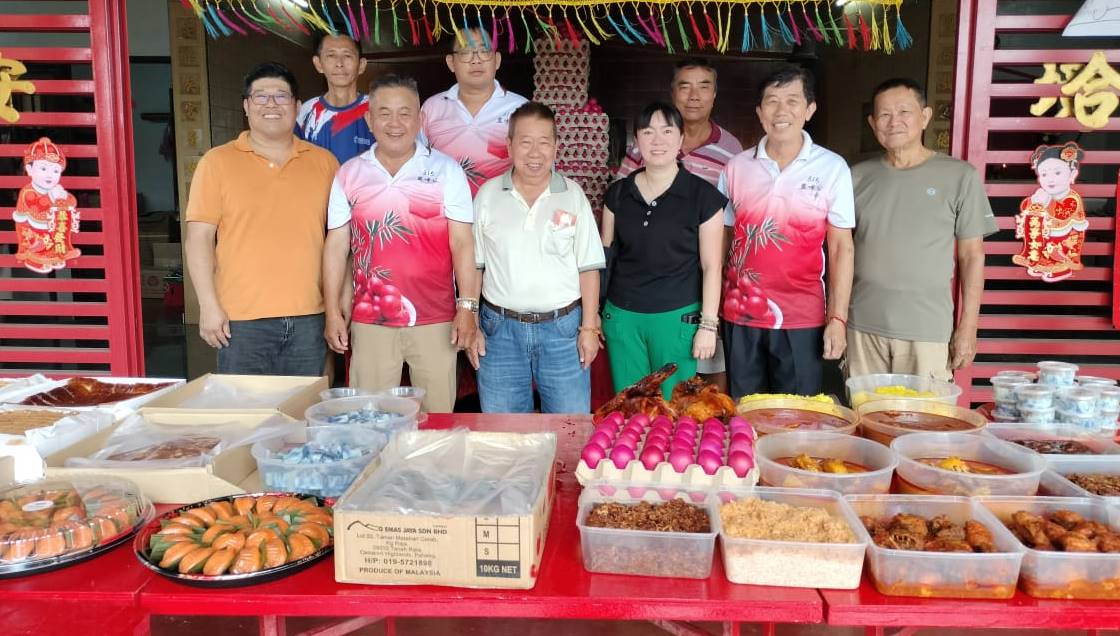 （大北马）北海顶新园阴魂篮啅公庙今日再为“篮啅大”举行小规模红蛋盛会。