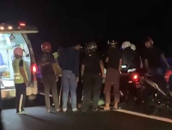 （大北马）南北大道北上路段凌晨发生致命车祸 17岁骑士身亡