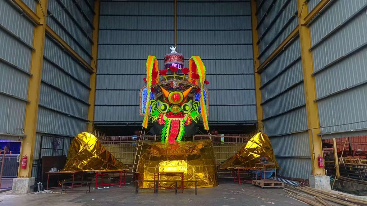 （大北马）吉打默贡斗母宫再创纪录，打造全马最大的50尺高“荧光黑金大士爷”金身。