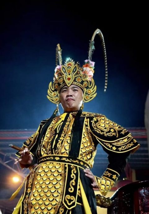 （大北马）吉打默贡斗母宫再创纪录，打造全马最大的50尺高“荧光黑金大士爷”金身。