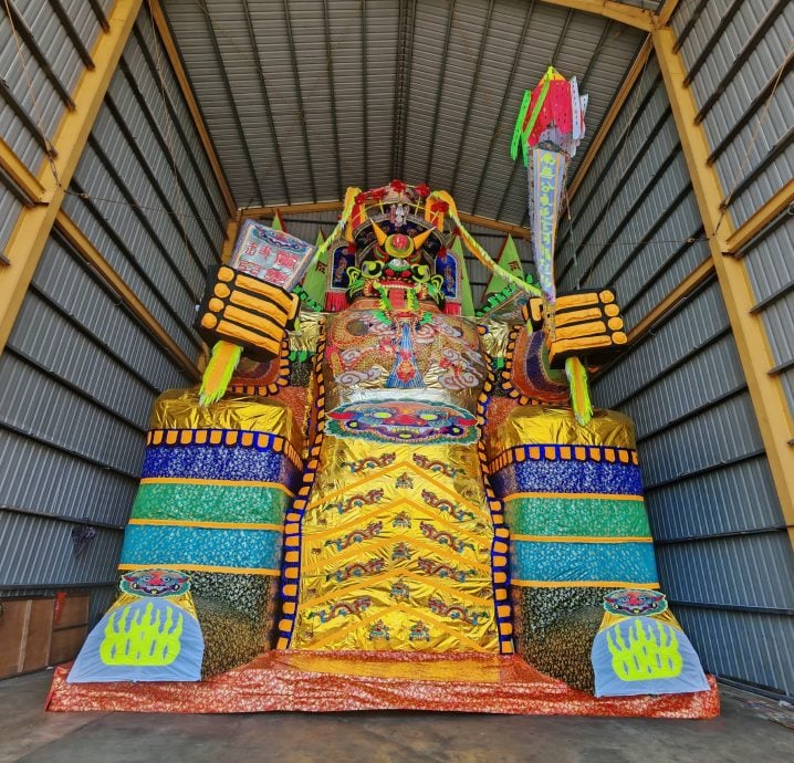 （大北马）吉打默贡斗母宫再创纪录，打造全马最大的50尺高“荧光黑金大士爷”金身。