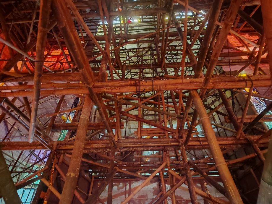 （大北马）吉打默贡斗母宫再创纪录，打造全马最大的50尺高“荧光黑金大士爷”金身。