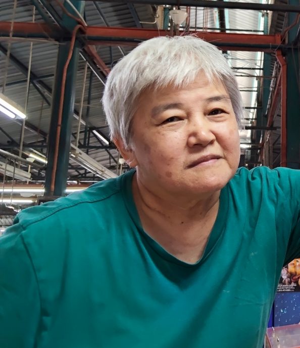 （大北马）国庆日挂国旗 90岁高龄阿嬷：爱国要敢敢表现