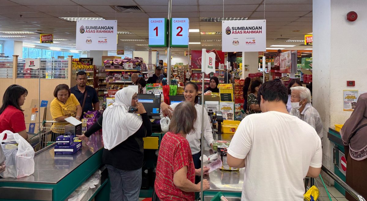 （大北马）大年瘫痪情况/100援金发放首日 大年商场人流激增 