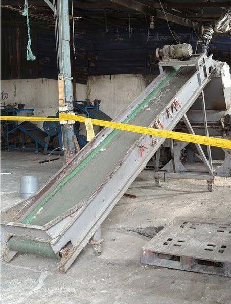 (大北马)执法员突击非法电子垃圾厂 扣押820万物品