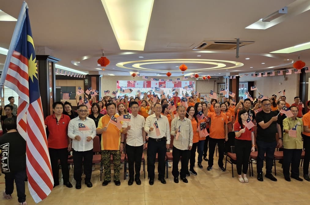 （大北马）抨击政客搞针对，锺来福：“搞到人民拿国旗也心慌慌”