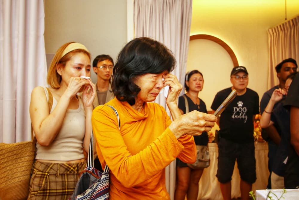 （大北马）灰狗救援不果坠楼亡 民众声泪俱下送别