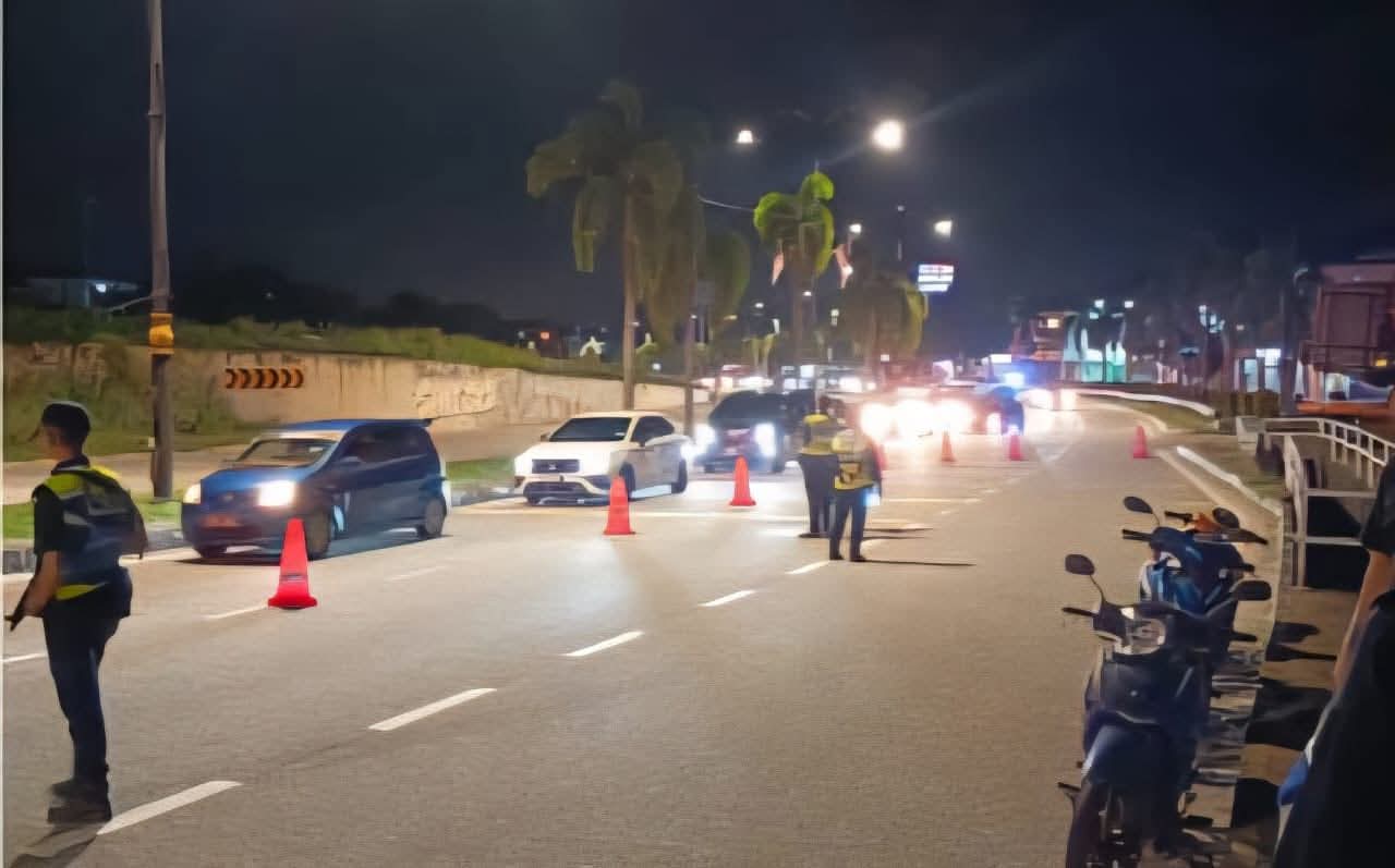(大北马)瓜拉姆达警方在深夜展开联合防范罪案行动查近3000人及2700辆车辆