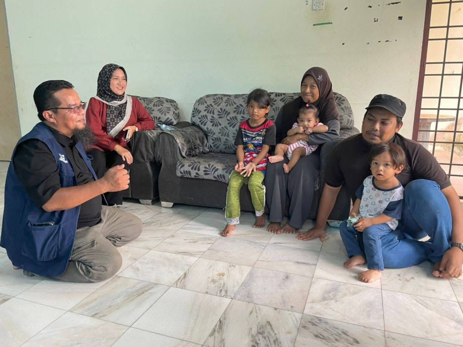 (大北马)贫困夫妇携三幼童街头露宿近一周 多机构伸援手解困