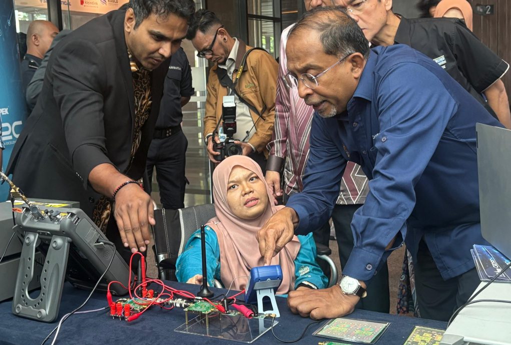 高教部长赞开发自主芯片   冀理大早日争取到IP