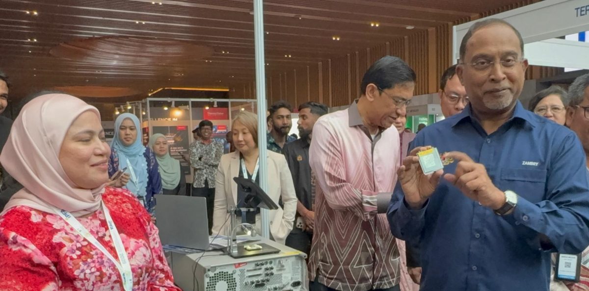 高教部长赞开发自主芯片   冀理大早日争取到IP