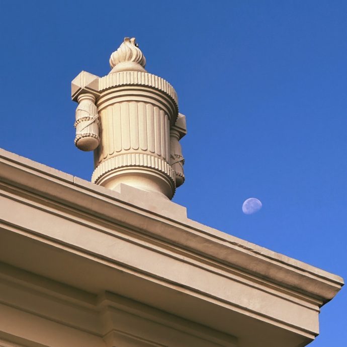 走过百年| 保留英殖民时期建筑风格   140年优雅东家酒店