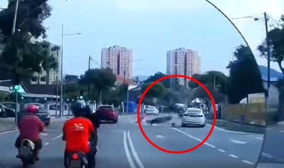 （大北马）轿车违规超车撞闯红灯摩托 警展开调查