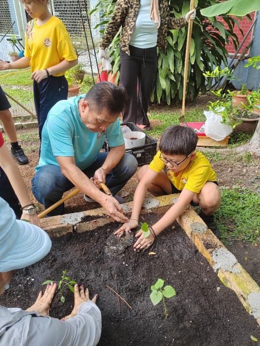 （大都会）南益华小“一校一菜园”计划 《快乐南益小农庄》正式开园／3图