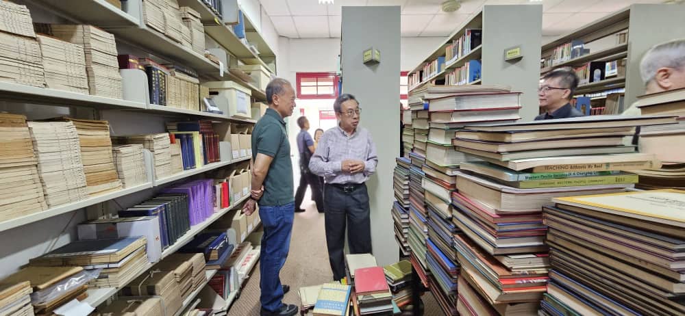 （已签发）全国：新加坡前外长杨荣文   一行人访南院交流