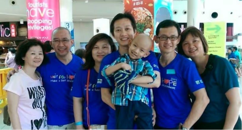 （已签发）全国：暖势力：17年来14次剃头   男子“散发希望”为癌童打气