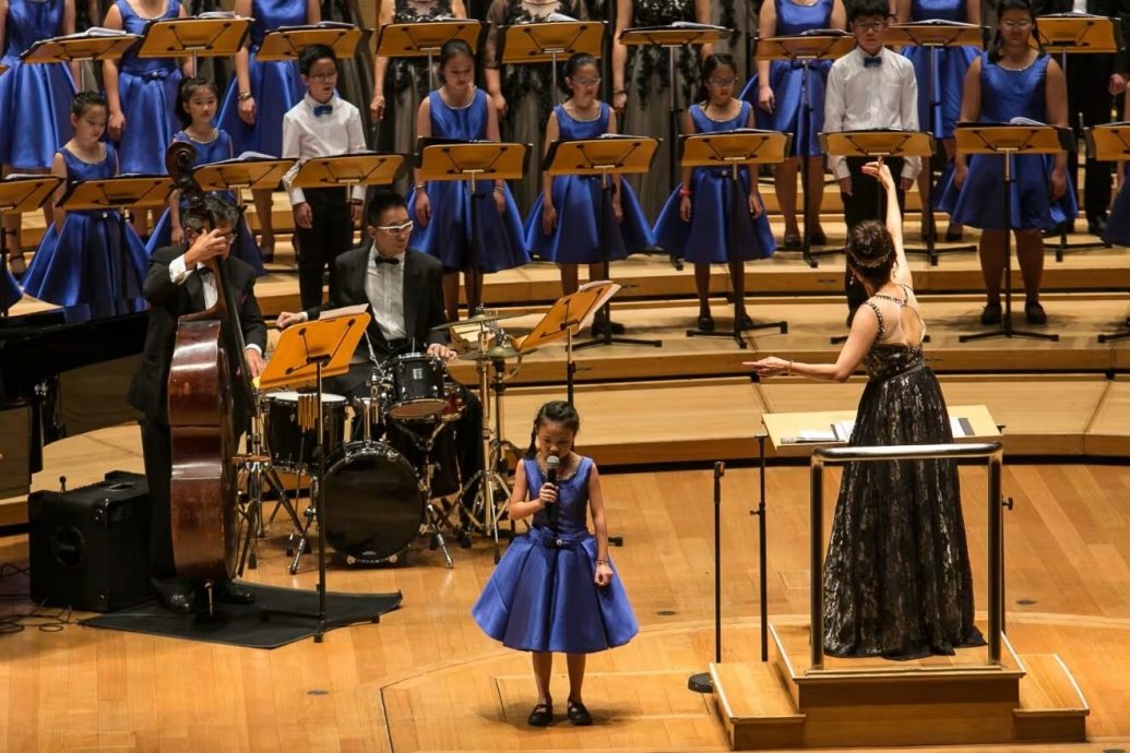 (已签发)全国:暖势力:因病双目失明 狮城16岁视障少女用歌声照亮世界