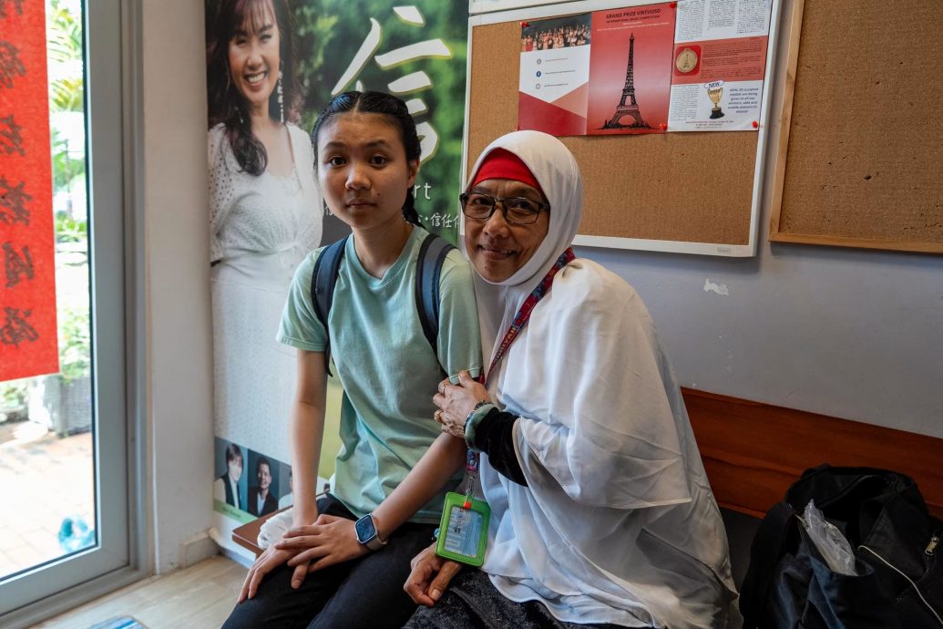 (已签发)全国:暖势力:因病双目失明 狮城16岁视障少女用歌声照亮世界