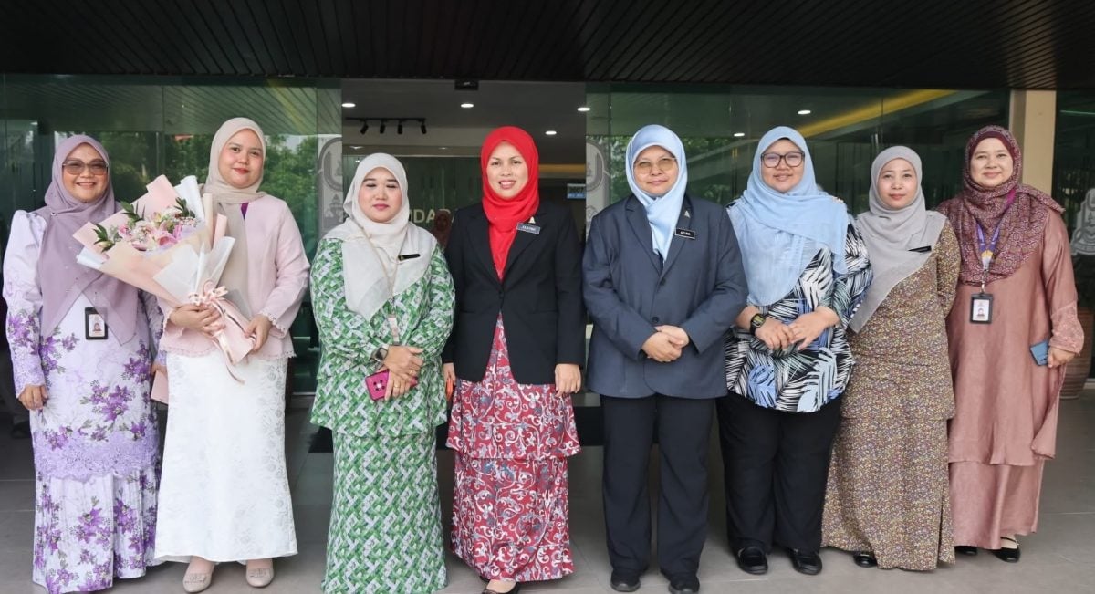 (已签发)大都会:/乌雪迎女秘书 进入双雌领导时代/4图