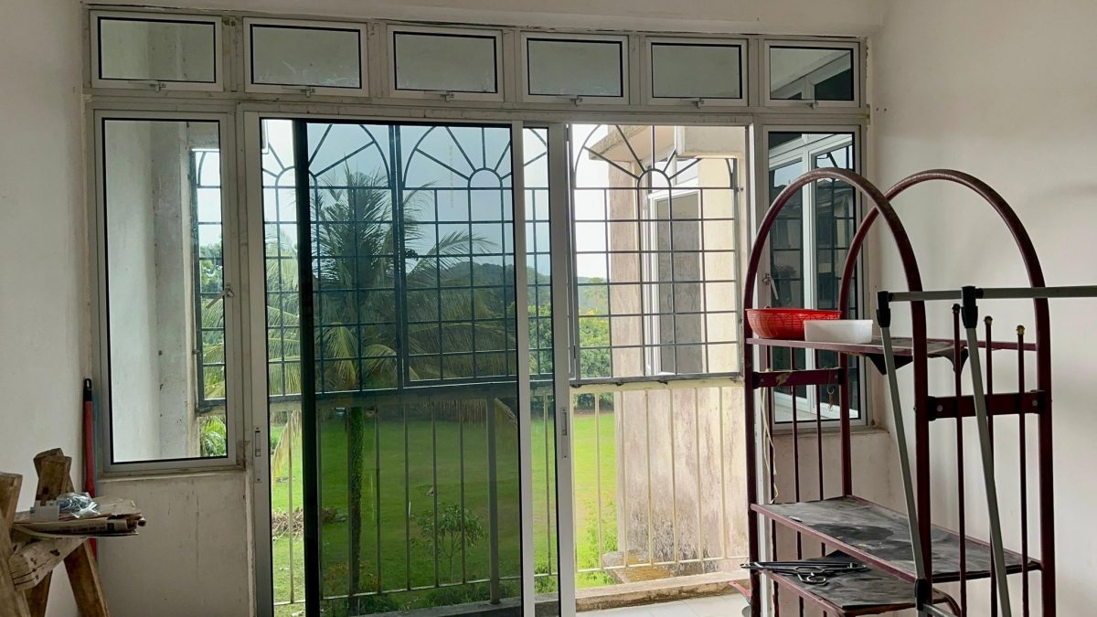 （已签发）大都会版2头：老妪既失伴侣又流离失所 借钱修屋碰壁 惹人怜/6图