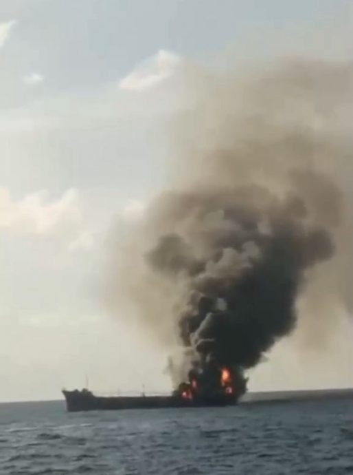 （已签发）柔：丹绒小素里里海域油轮失火 1印尼船员丧命