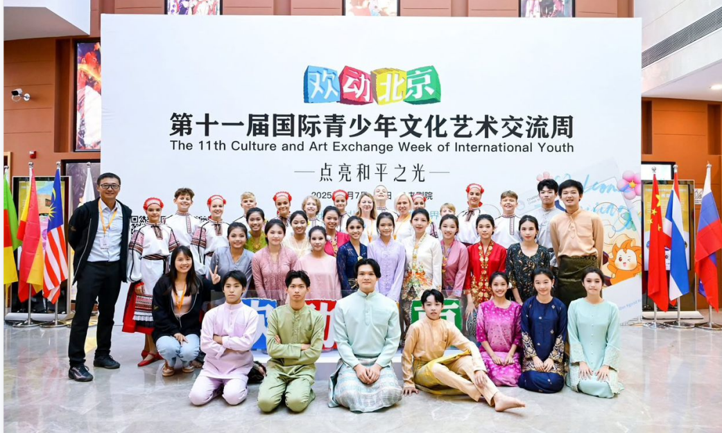 受邀到北京交流 銮中舞蹈社冲出国门