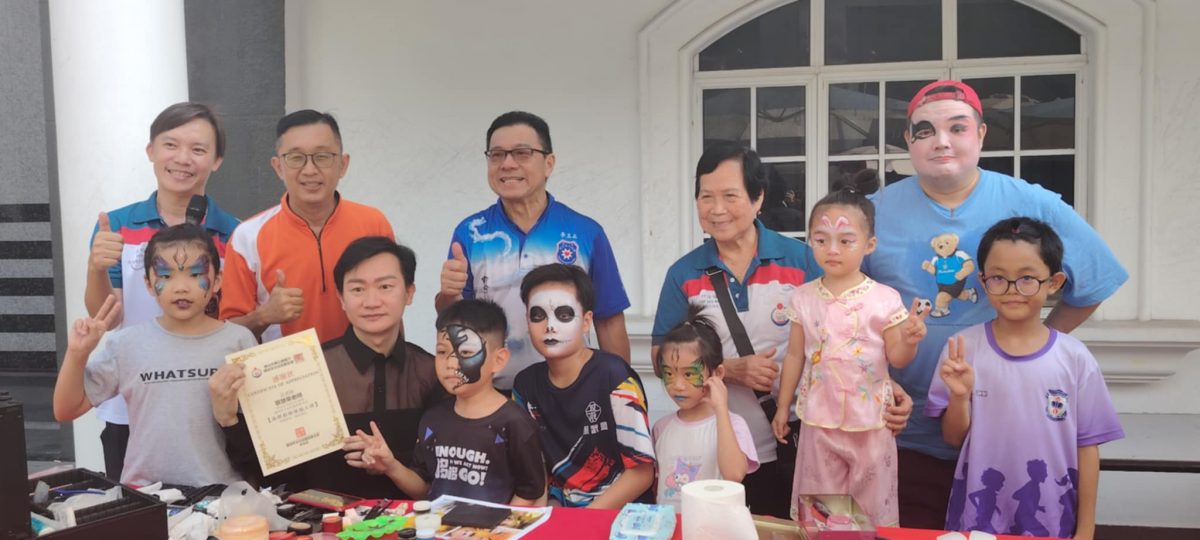 戏曲脸谱卡通图案任选   文化街面部彩绘工坊热闹登场