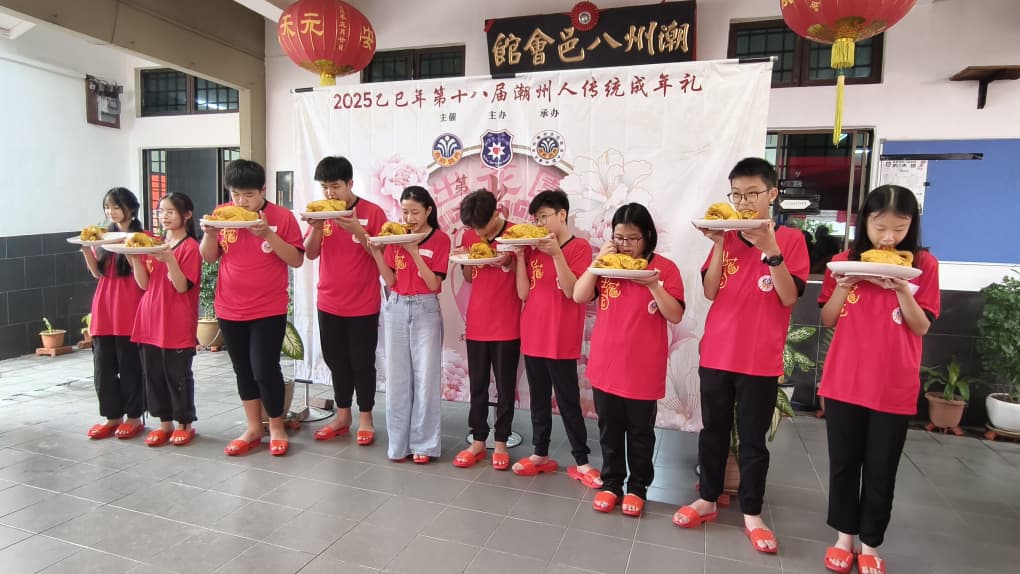 (已签发)柔:**可版头**穿新衣踩木屐拜公婆神咬鸡头   42少年“出花园”转大人