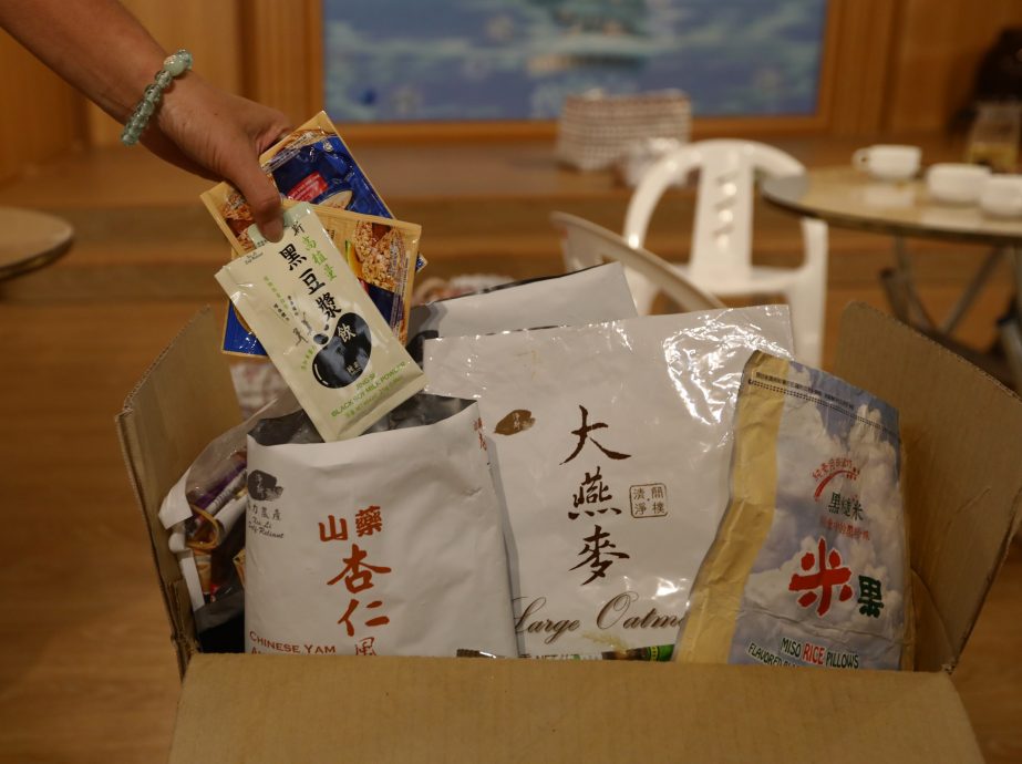善心美事：慈济老志工   环保手工献大爱
