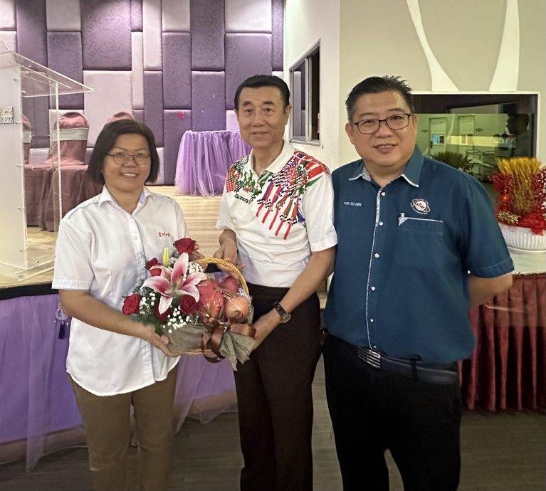 峇30华小参与阅报计划   郭舒胜：星洲发挥媒体力量