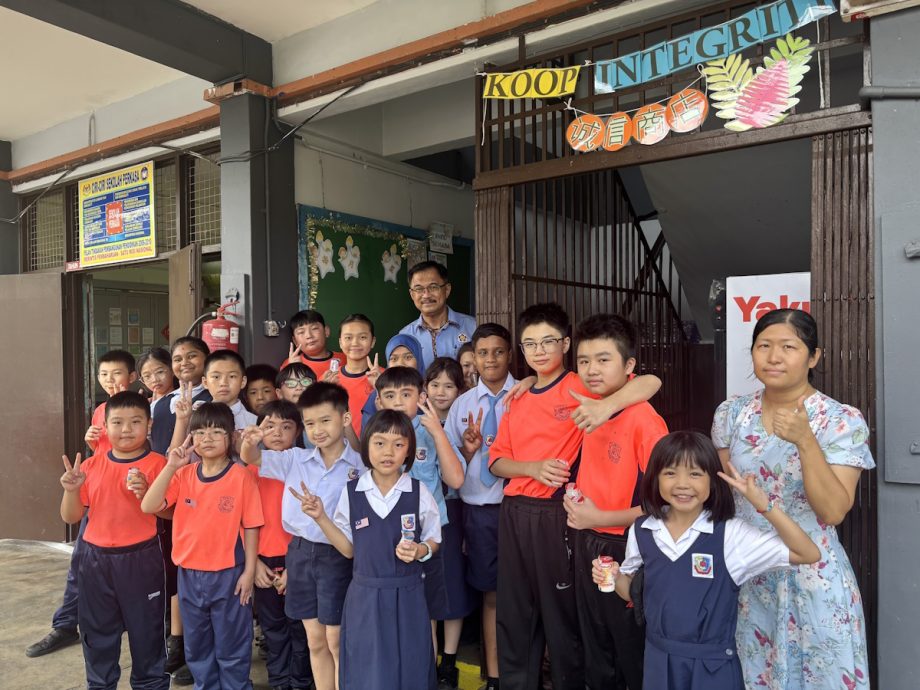 丁能爱群华小设“诚信商店”   让学生学习用钱实践道德