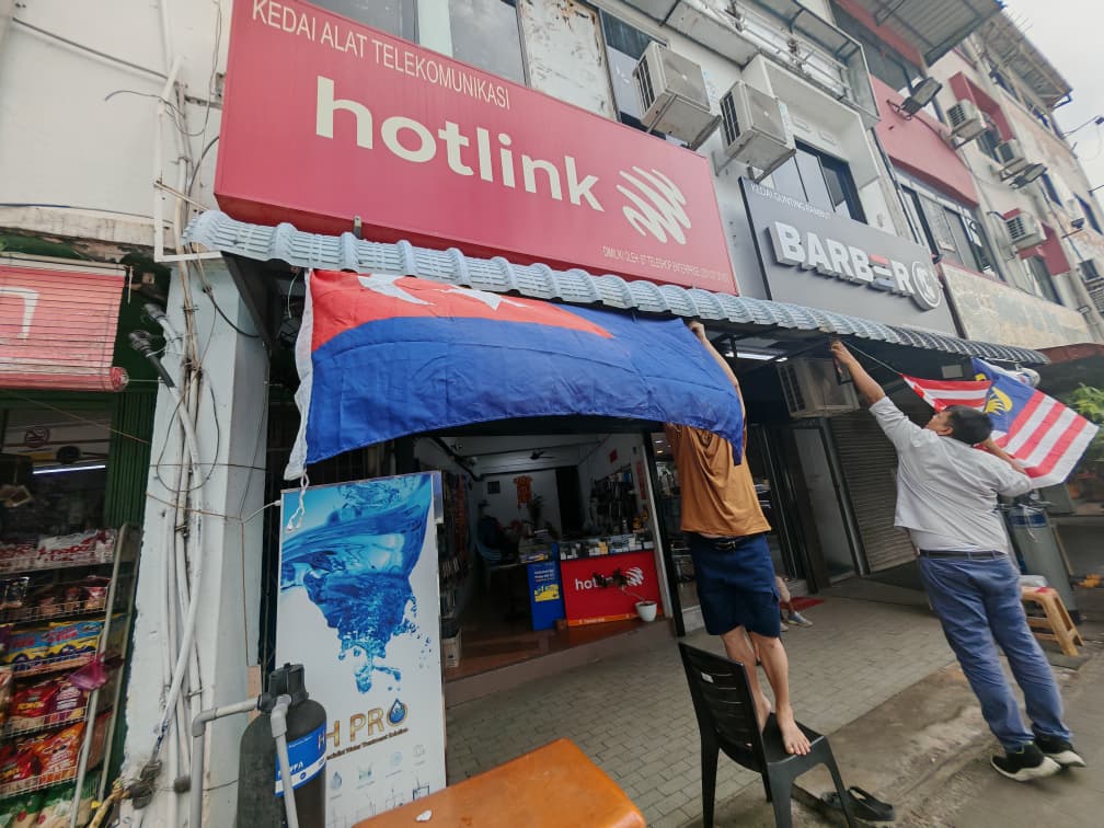 市政府教挂国旗 跟对指示不用怕