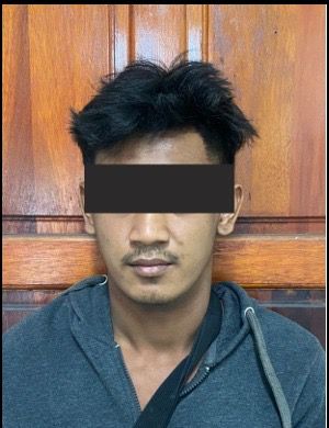 （已签发）柔：巡警发现2男形迹可疑 车中搜出1把手枪