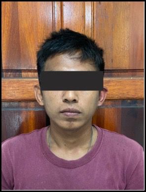 （已签发）柔：巡警发现2男形迹可疑 车中搜出1把手枪