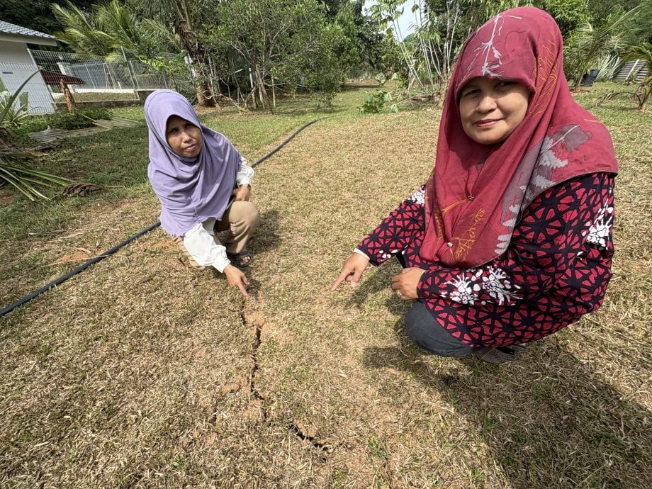 (已签发)柔:巫罗加什路民宅后园地 疑因地震出现裂痕令居民担忧
