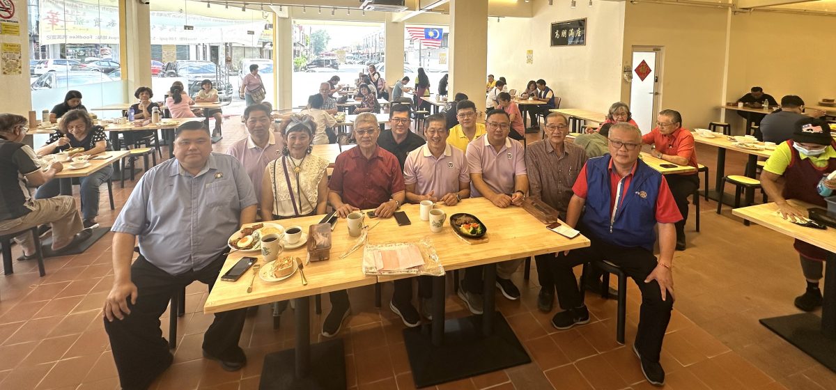 （已签发）柔：本报活动：峇完美富记义卖，筹8500令吉捐华中