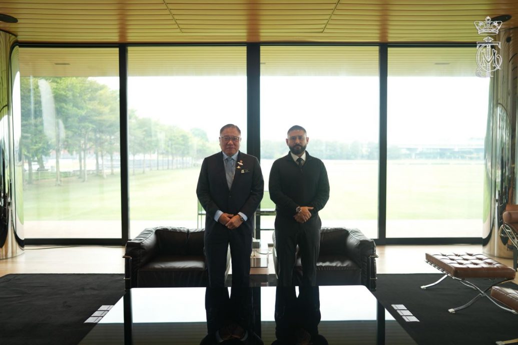 （已签发）柔：柔佛摄政王东姑依斯迈   接见张庆信与代表团