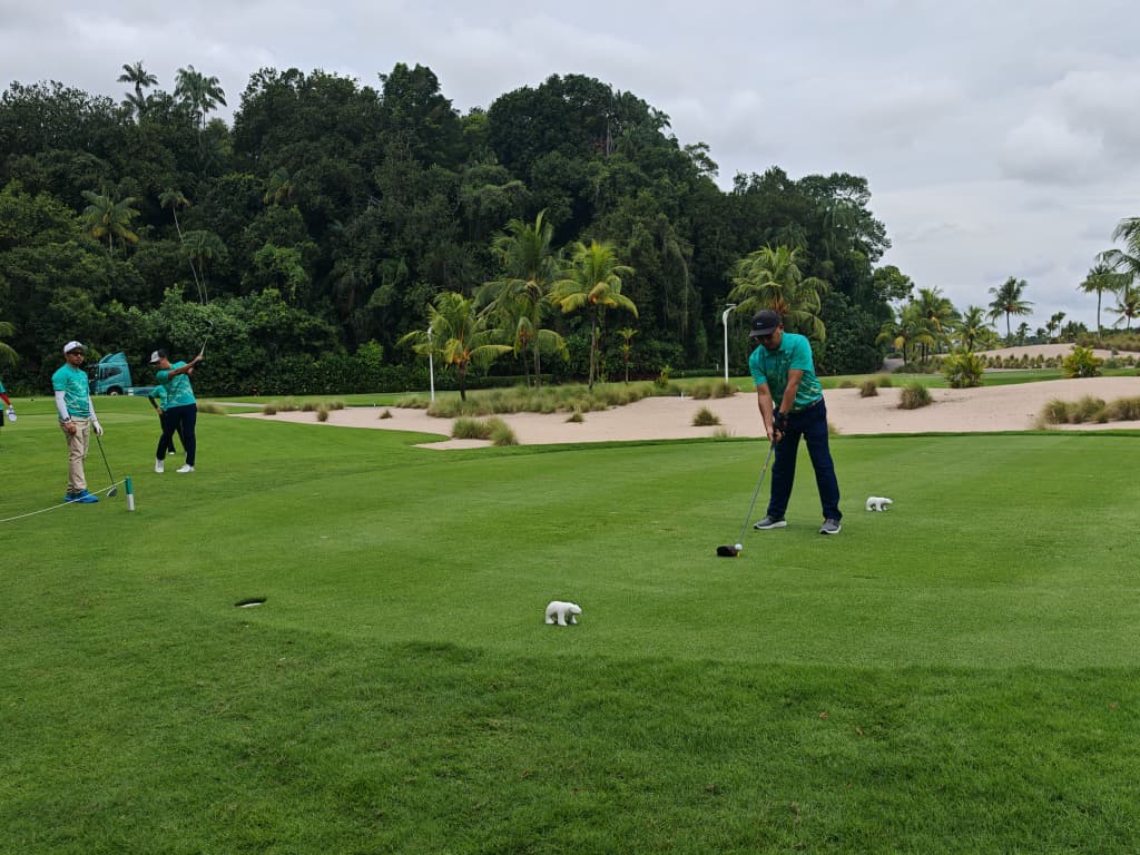 柔塑胶厂商公会办高球联谊赛  100参赛者场上切磋球艺