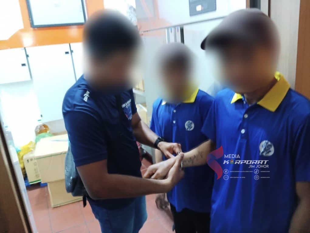 柔移民局突击教育机构商业场所   扣26非法外劳