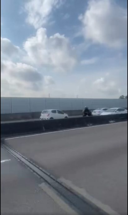 （已签发）柔：汽车大道逆向行驶   交警查司机身份将采取行动