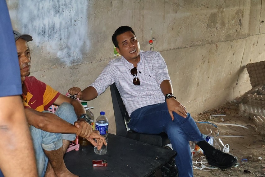 流浪汉露宿桥底  赛福星花3天劝动结束流浪生活