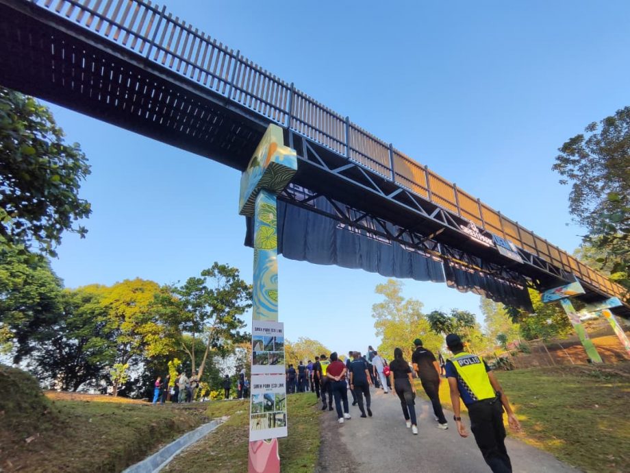 大臣建议依城市政厅   与集团合作建“亲抚动物园”