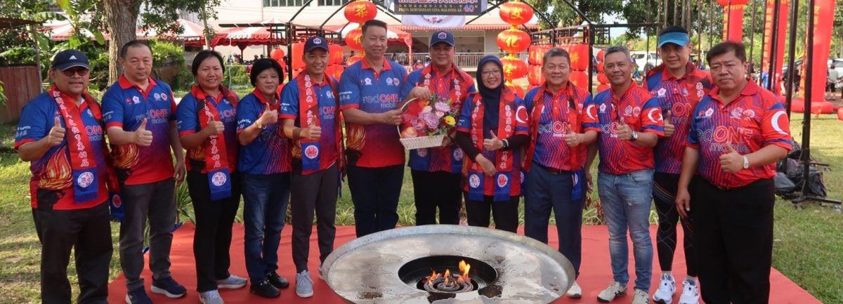 新村传统美食迎火炬行   登雅5千村民嘉宾享用